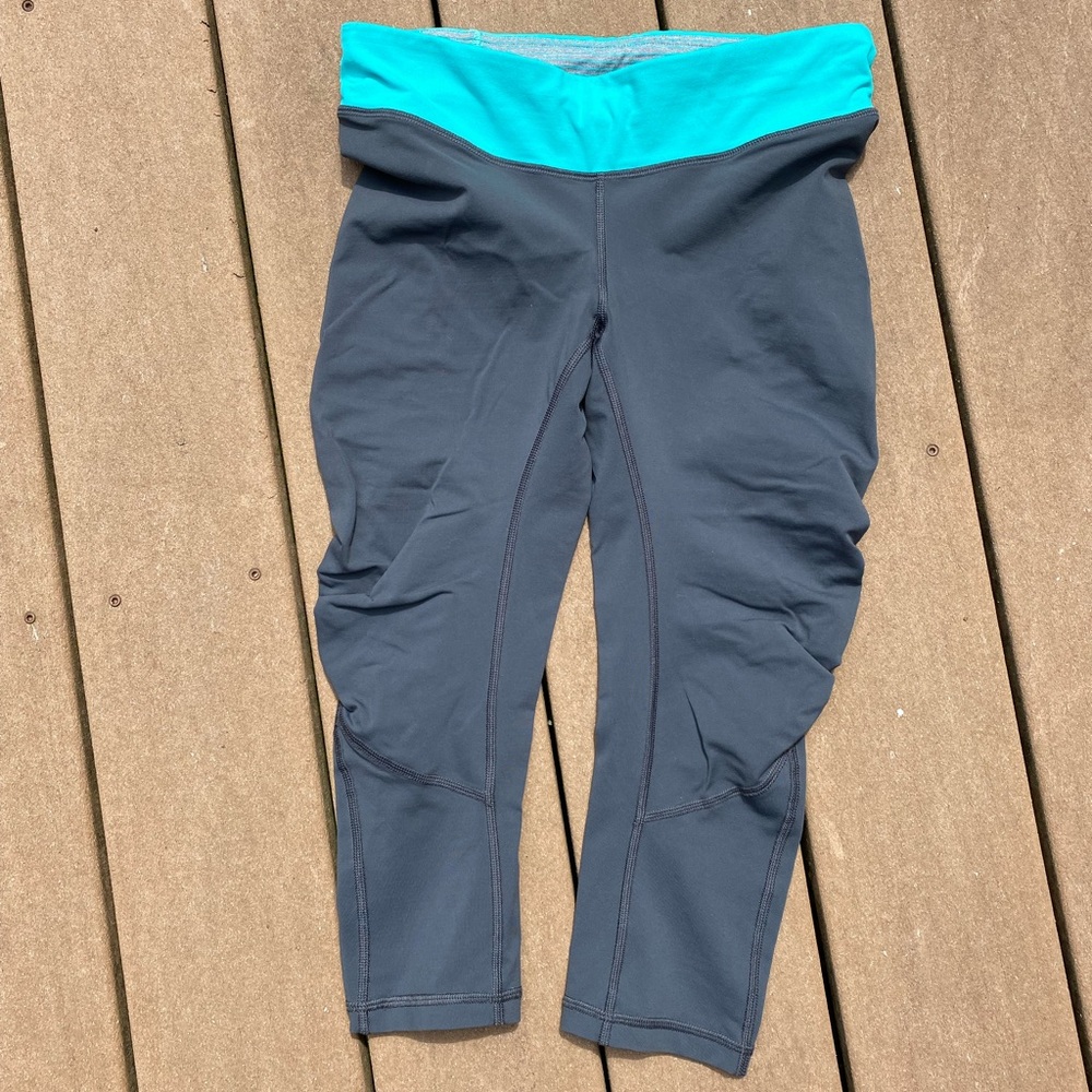 🍋Lululemon Cropped “Team Spirit” Leggings